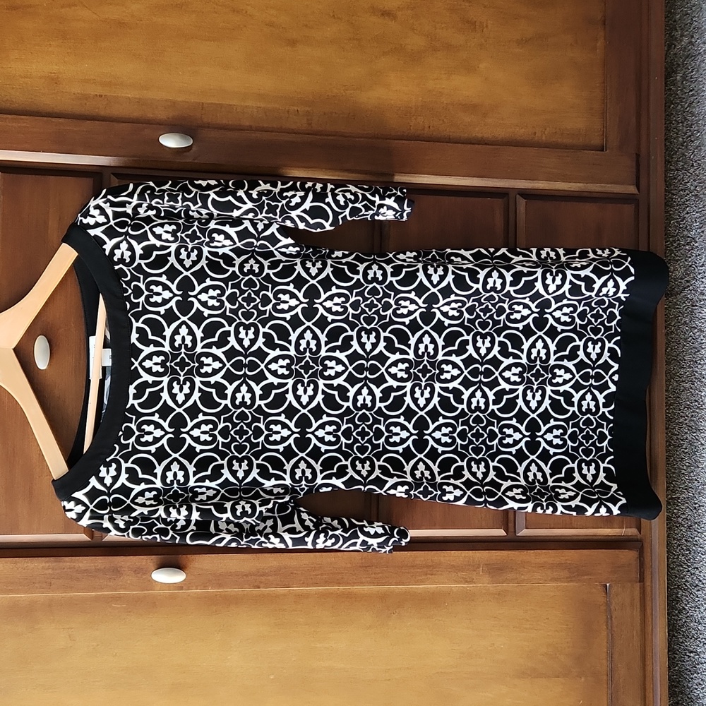 White House l Black Market boat neck dress with lots of stretch.